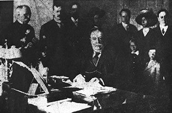 President Taft signing the bill establishing the Children's Bureau, 1912. (Maternal and Child Health Library)